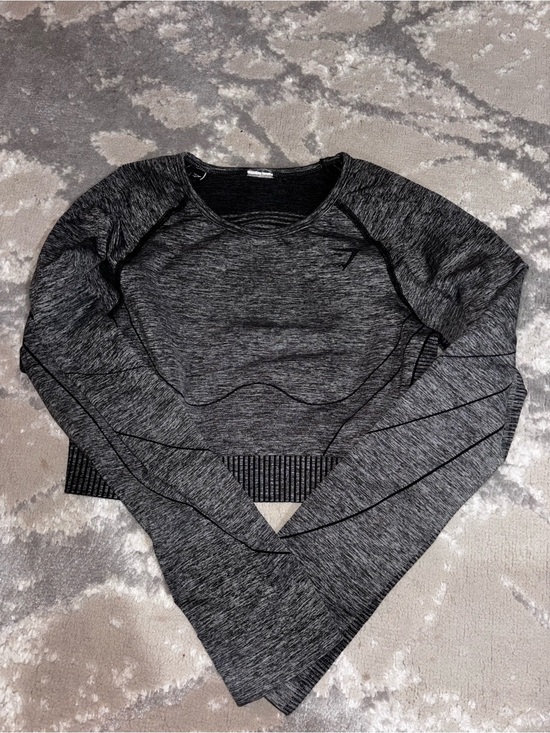 Gymshark Tops - Gymshark M crop long sleeve